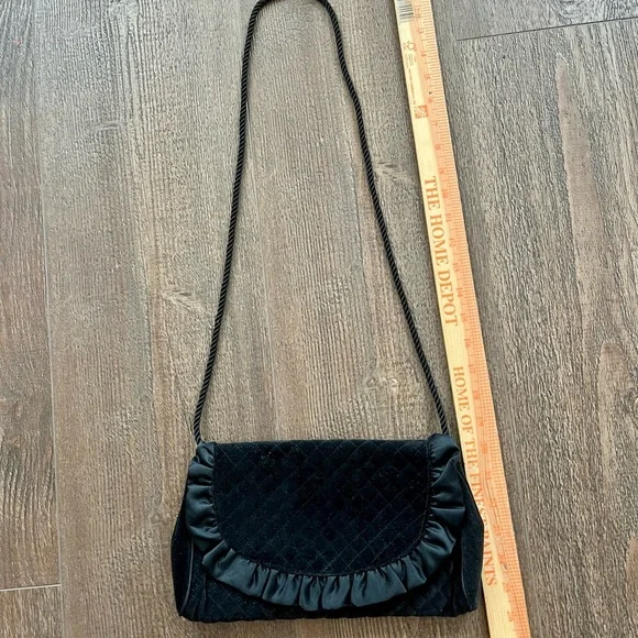 Elegant Black Quilted Women's Bag - Picture 6 of 15